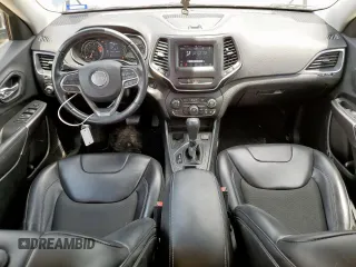 2019 Jeep Cherokee Latitude Plus z VIN 1C4PJLLB5KD383813, wystawiony jako Copart lot #59374655 z przebiegiem 45 506 mil mil oraz Szkoda całkowita • Salvage title. Historia ofert i sprzedaży dostępna na DreamBid. Obrazek 8.