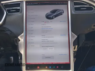 2013 Tesla Model S Performance z VIN 5YJSA1DP9DFP06121, wystawiony jako IAAI lot #42511097 z przebiegiem 100 990 mil mil oraz . Historia ofert i sprzedaży dostępna na DreamBid. Obrazek 19.