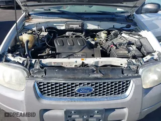 2001 Ford Escape XLT with VIN 1FMYU04181KD97470, listed as a IAAI auction lot 41896246 with 123,880 mi miles. Bid and sale history available at carsss.com. Image 10.