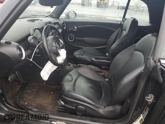 2015 MINI Convertible S with VIN WMWZP3C51FT708886, listed as a Copart auction lot 46860925 with 105,437 mi miles and Clean title. Bid and sale history available at DreamBid. Image 7.