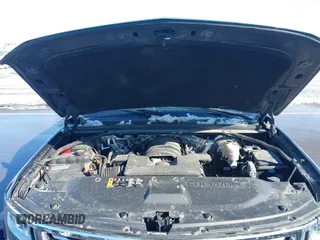 2017 Chevrolet Suburban Premier z VIN 1GNSKJKC0HR274605, wystawiony jako IAAI lot #41828392 z przebiegiem 144 747 mil mil oraz . Historia ofert i sprzedaży dostępna na DreamBid. Obrazek 10.
