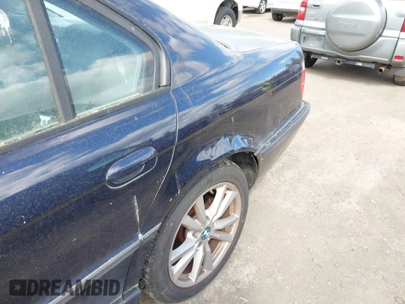 2001 BMW 7 Series 740iL with VIN WBAGH83401DP29577, listed as a IAAI auction lot 42076695 with 1 mi miles. Bid and sale history available at carsss.com. Image 6.