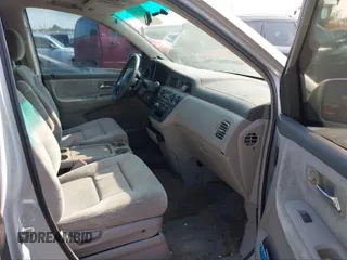 2003 Honda Odyssey EX z VIN 5FNRL18613B111952, wystawiony jako IAAI lot #40852383 z przebiegiem Nie podano mil oraz . Historia ofert i sprzedaży dostępna na DreamBid. Obrazek 5.