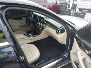 2017 Mercedes-Benz C 300 z VIN 55SWF4JB1HU217102, wystawiony jako IAAI lot #42194342 z przebiegiem 78 724 mil mil oraz . Historia ofert i sprzedaży dostępna na DreamBid. Obrazek 5.