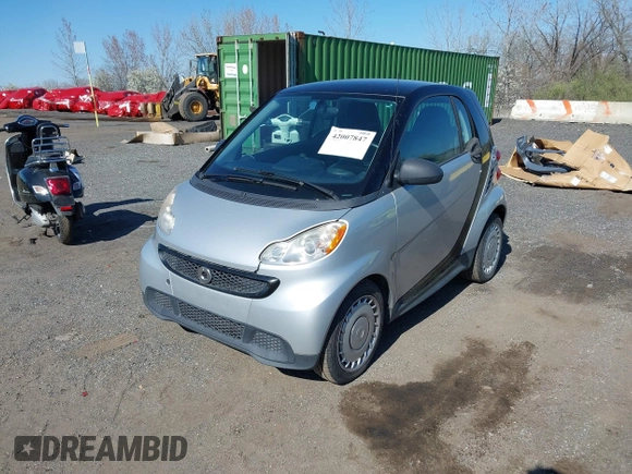 2015 Smart fortwo Passion with VIN WMEEJ3BA6FK793068, listed as a IAAI auction lot 42007847 with 42,313 mi miles. Bid and sale history available at carsss.com. Image 2.
