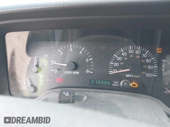 2000 Jeep Cherokee z VIN 1J4FF48S7YL153811, wystawiony jako IAAI lot #42098752 z przebiegiem 213 988 mil mil oraz . Historia ofert i sprzedaży dostępna na DreamBid. Obrazek 7.