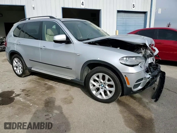 2013 BMW X5 xDrive35i z VIN 5UXZV4C54D0E10167, wystawiony jako Copart lot #86497414 z przebiegiem 95 519 mil mil oraz Szkody całkowita. Historia ofert i sprzedaży dostępna na DreamBid. Obrazek 16.