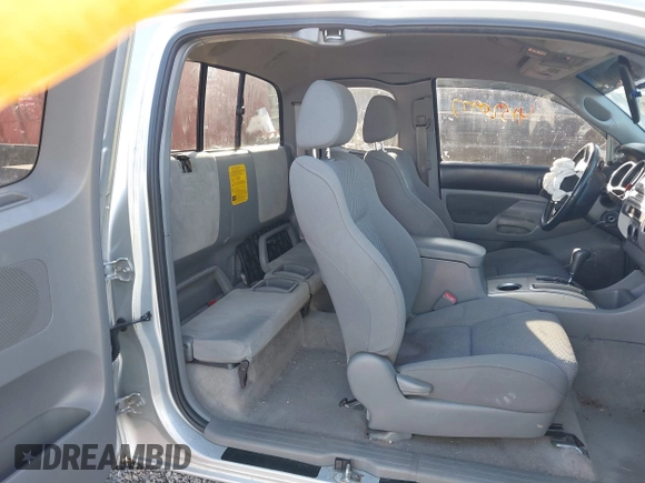 2006 Toyota Tacoma with VIN 5TEUU42N76Z213509, listed as a IAAI auction lot 41520977 with 186,804 mi miles. Bid and sale history available at carsss.com. Image 8.