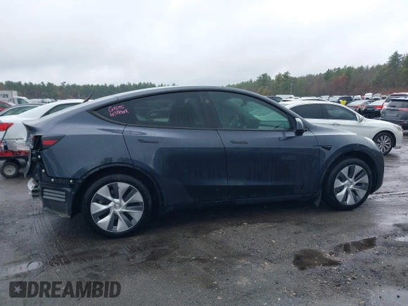 2024 Tesla Model Y Long Range z VIN 7SAYGDEE2RA244595, wystawiony jako IAAI lot #41964965 z przebiegiem 14 804 mil mil oraz . Historia ofert i sprzedaży dostępna na DreamBid. Obrazek 14.