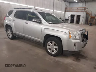 2015 GMC Terrain SLE z VIN 2GKFLWEK3F6129305, wystawiony jako IAAI lot #41942064 z przebiegiem 160 915 mil mil oraz . Historia ofert i sprzedaży dostępna na DreamBid. Obrazek 1.