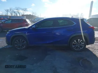 2019 Lexus UX 250h z VIN JTHU9JBH4K2015400, wystawiony jako IAAI lot #41525608 z przebiegiem Nie podano mil oraz . Historia ofert i sprzedaży dostępna na DreamBid. Obrazek 13.