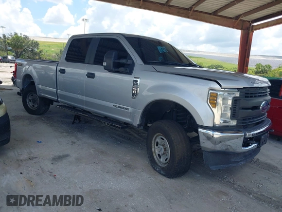 2019 Ford F-250 XL z VIN 1FT7W2BT7KED13259, wystawiony jako IAAI lot #42543359 z przebiegiem 136 511 mil mil oraz . Historia ofert i sprzedaży dostępna na DreamBid. Obrazek 1.