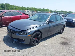 2013 BMW 3 Series 328i xDrive z VIN WBA3B5G54DNS00777, wystawiony jako IAAI lot #42433605 z przebiegiem 196 092 mil mil oraz . Historia ofert i sprzedaży dostępna na DreamBid. Obrazek 2.