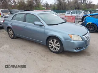 2008 Toyota Avalon XL z VIN 4T1BK36B88U274379, wystawiony jako IAAI lot #41966529 z przebiegiem 238 000 mil mil oraz . Historia ofert i sprzedaży dostępna na DreamBid. Obrazek 1.