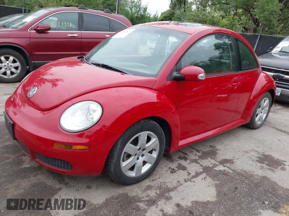 2007 Volkswagen New Beetle Coupe with VIN 3VWRW31C27M509947, listed as a IAAI auction lot 42147827 with 72,608 mi miles. Bid and sale history available at carsss.com. Image 2.