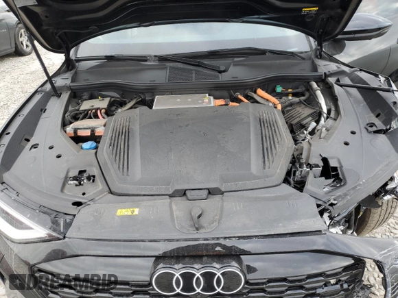 2024 Audi Q8 e-tron Premium Plus z VIN WA15AAGE3RB027165, wystawiony jako Copart lot #42250375 z przebiegiem 15 926 mil mil oraz Szkoda całkowita • Salvage title. Historia ofert i sprzedaży dostępna na DreamBid. Obrazek 11.