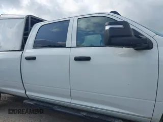 2024 Ram 2500 Tradesman z VIN 3C6UR5HJ2RG234917, wystawiony jako IAAI lot #42247031 z przebiegiem 26 718 mil mil oraz . Historia ofert i sprzedaży dostępna na DreamBid. Obrazek 13.