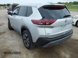 2023 Nissan Rogue SV z VIN JN8BT3BAXPW418861, wystawiony jako IAAI lot #42153059 z przebiegiem 41 641 mil mil oraz . Historia ofert i sprzedaży dostępna na DreamBid. Obrazek 3.