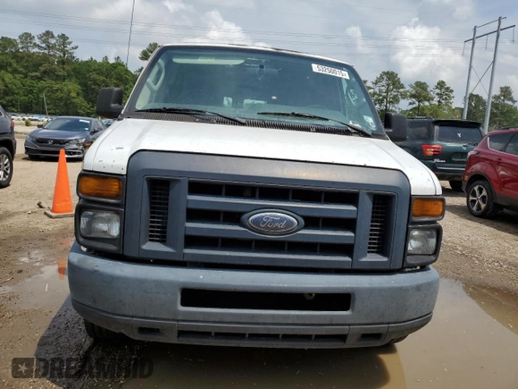 2013 Ford Econoline Cargo Commercial z VIN 1FTNE2EW3DDA51779, wystawiony jako Copart lot #53250015 z przebiegiem 261 768 mil mil oraz Nie do naprawy • Non repairable. Historia ofert i sprzedaży dostępna na DreamBid. Obrazek 5.