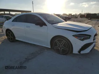 2025 Mercedes-Benz CLA 250 z VIN W1K5J4GB1SN506451, wystawiony jako Copart lot #42351085 z przebiegiem 4 240 mil mil oraz Szkoda całkowita • Salvage title. Historia ofert i sprzedaży dostępna na DreamBid. Obrazek 4.