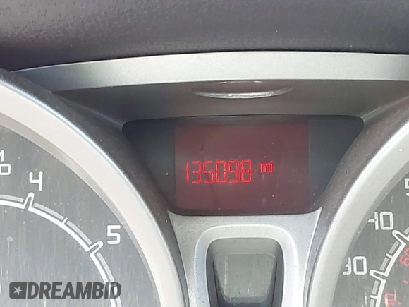 2013 Ford Fiesta SE z VIN 3FADP4BJ9DM167508, wystawiony jako IAAI lot #41696390 z przebiegiem Nie podano mil oraz . Historia ofert i sprzedaży dostępna na DreamBid. Obrazek 15.