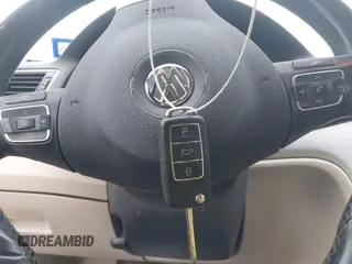2013 Volkswagen Passat SE с VIN 1VWBH7A33DC052582, выставлен на аукционе IAAI как лот 41431178 с пробегом 127 072 миль миль и . История ставок и продаж доступна на DreamBid. Изображение 11.