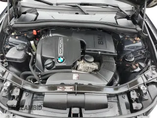 2013 BMW X1 xDrive35i z VIN WBAVM5C52DVV90853, wystawiony jako Copart lot #58028215 z przebiegiem 191 015 mil mil oraz Tytuł czysty. Historia ofert i sprzedaży dostępna na DreamBid. Obrazek 11.