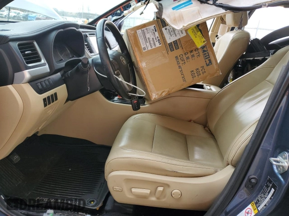 2018 Toyota Highlander SE z VIN 5TDJZRFH8JS840487, wystawiony jako Copart lot #43796995 z przebiegiem 86 997 mil mil oraz Nie do naprawy • Non repairable. Historia ofert i sprzedaży dostępna na DreamBid. Obrazek 7.