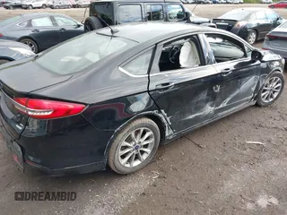 2017 Ford Fusion SE z VIN 3FA6P0HD4HR338676, wystawiony jako IAAI lot #42197370 z przebiegiem 50 862 mil mil oraz . Historia ofert i sprzedaży dostępna na DreamBid. Obrazek 4.