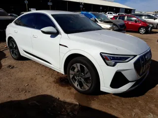 2022 Audi e-tron Sportback S line Premium z VIN WA11AAGE9NB019340, wystawiony jako Copart lot #36347173 z przebiegiem 9 716 mil mil oraz . Historia ofert i sprzedaży dostępna na DreamBid. Obrazek 4.