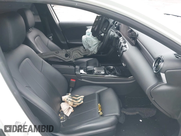 2019 Mercedes-Benz A 220 z VIN WDD3G4EB7KW022688, wystawiony jako IAAI lot #42023919 z przebiegiem 59 968 mil mil oraz . Historia ofert i sprzedaży dostępna na DreamBid. Obrazek 5.