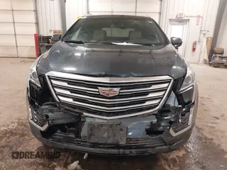 2019 Cadillac XT5 Luxury AWD z VIN 1GYKNDRS0KZ213092, wystawiony jako IAAI lot #41510497 z przebiegiem 26 030 mil mil oraz . Historia ofert i sprzedaży dostępna na DreamBid. Obrazek 6.
