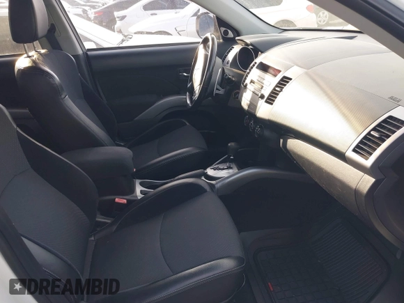 2010 Mitsubishi Outlander SE z VIN JA4AS3AW5AZ009741, wystawiony jako IAAI lot #41623843 z przebiegiem 180 184 mil mil oraz . Historia ofert i sprzedaży dostępna na DreamBid. Obrazek 5.