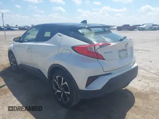 2019 Toyota C-HR XLE z VIN JTNKHMBX8K1061351, wystawiony jako IAAI lot #42053354 z przebiegiem 76 000 mil mil oraz . Historia ofert i sprzedaży dostępna na DreamBid. Obrazek 3.