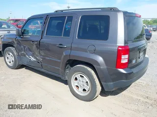 2017 Jeep Patriot Sport z VIN 1C4NJPBB1HD172598, wystawiony jako IAAI lot #42209949 z przebiegiem 65 560 mil mil oraz . Historia ofert i sprzedaży dostępna na DreamBid. Obrazek 3.