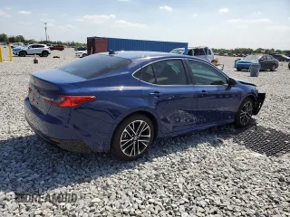 2025 Toyota Camry LE with VIN 4T1DAACK0SU075581, listed as a Copart auction lot 54570525 with 2,329 mi miles and Non Repairable. Bid and sale history available at DreamBid. Image 3.