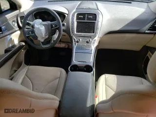 2019 Lincoln Nautilus Reserve with VIN 2LMPJ8LPXKBL61711, listed as a Copart auction lot 69843683 with 0 mi miles. Bid and sale history available at carsss.com. Image 8.