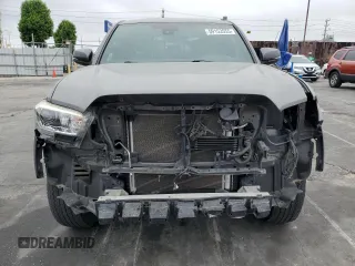 2018 Toyota Tacoma SR5 z VIN 3TMAZ5CN1JM073441, wystawiony jako Copart lot #59153555 z przebiegiem 31 383 mil mil oraz Szkoda całkowita • Salvage title. Historia ofert i sprzedaży dostępna na DreamBid. Obrazek 5.