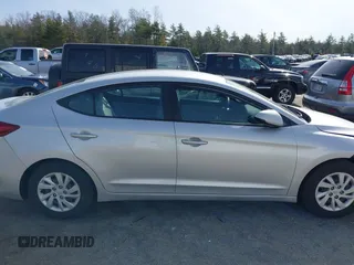 2018 Hyundai Elantra SE z VIN 5NPD74LF6JH297204, wystawiony jako IAAI lot #41903796 z przebiegiem 105 550 mil mil oraz . Historia ofert i sprzedaży dostępna na DreamBid. Obrazek 13.