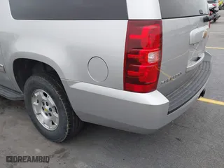 2010 Chevrolet Suburban Commercial with VIN 1GNUKHE30AR186320, listed as a IAAI auction lot 41544991 with 216,037 mi miles. Bid and sale history available at carsss.com. Image 18.