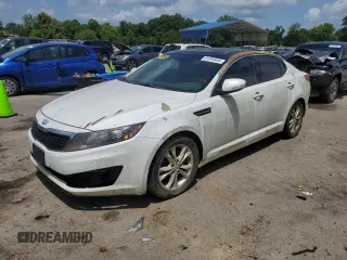 2013 Kia Optima EX z VIN 5XXGN4A72DG237404, wystawiony jako Copart lot #61293445 z przebiegiem 166 327 mil mil oraz Czysty tytuł • Clean title. Historia ofert i sprzedaży dostępna na DreamBid. Obrazek 1.