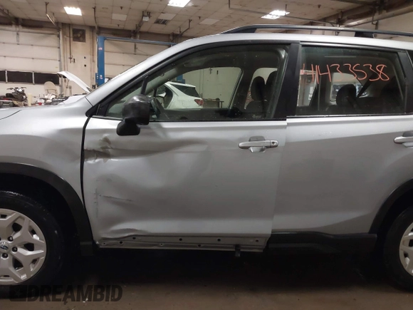 2019 Subaru Forester with VIN JF2SKACC1KH567791, listed as a IAAI auction lot 41433538 with 192,198 mi miles. Bid and sale history available at carsss.com. Image 6.