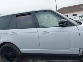 2020 Land Rover Range Rover HSE z VIN SALGS2RU2LA592177, wystawiony jako IAAI lot #42196372 z przebiegiem 43 343 mil mil oraz . Historia ofert i sprzedaży dostępna na DreamBid. Obrazek 12.