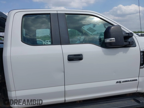 2018 Ford F-250 z VIN 1FD7X2BT6JEC67611, wystawiony jako IAAI lot #42426062 z przebiegiem Nie podano mil oraz . Historia ofert i sprzedaży dostępna na DreamBid. Obrazek 13.