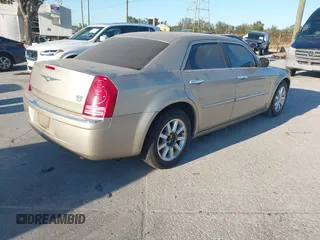 2008 Chrysler 300 C Hemi z VIN 2C3KA63H38H158001, wystawiony jako IAAI lot #41097749 z przebiegiem Nie podano mil oraz . Historia ofert i sprzedaży dostępna na DreamBid. Obrazek 4.