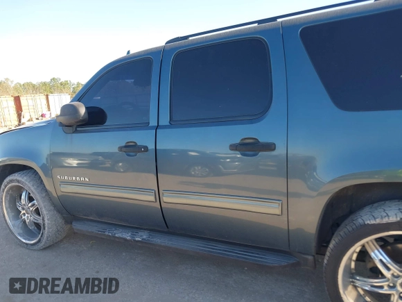2010 Chevrolet Suburban LS with VIN 1GNUCHE09AR167462, listed as a IAAI auction lot 41767923 with 180,551 mi miles. Bid and sale history available at carsss.com. Image 14.