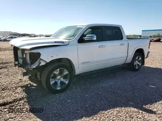 2020 Ram 1500 Laramie z VIN 1C6SRFJT3LN272048, wystawiony jako Copart lot #62615255 z przebiegiem 52 496 mil mil oraz Szkoda całkowita • Salvage title. Historia ofert i sprzedaży dostępna na DreamBid. Obrazek 1.
