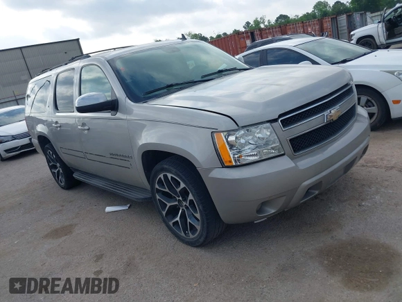 2009 Chevrolet Suburban LT w/2LT with VIN 1GNFC26039R234735, listed as a IAAI auction lot 42068617 with 263,534 mi miles. Bid and sale history available at carsss.com. Image 1.