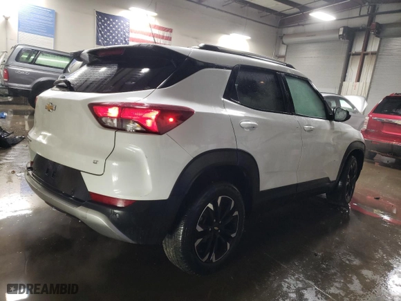 2021 Chevrolet TrailBlazer LT with VIN KL79MPSL1MB080170, listed as a Copart auction lot 84117044 with 55,993 mi miles and Salvage Title. Bid and sale history available at carsss.com. Image 3.