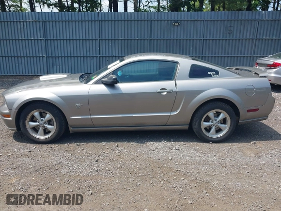 2009 Ford Mustang GT with VIN 1ZVHT82H095133740, listed as a IAAI auction lot 42637708 with 135,521 mi miles and . Bid and sale history available at DreamBid. Image 14.